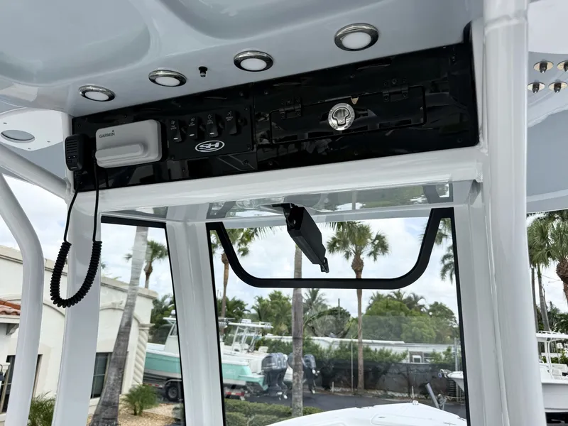 Slide: The Image of Sea Hunt Ultra 235SE 2027 - 17
