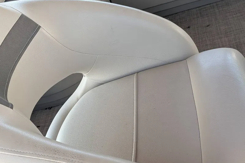 Slide: The Image of White leather seat on 2021 Sun Tracker Bass Buggy 16 XL boat. - 22