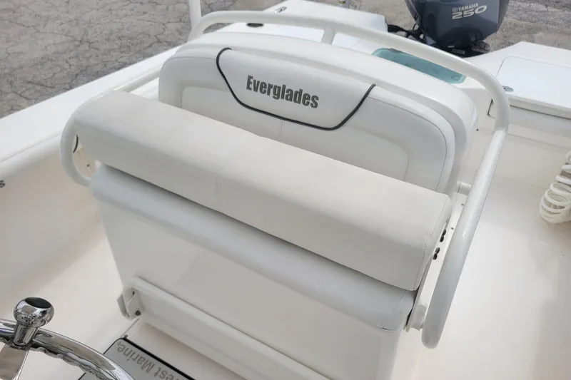 Slide: The Image of 2010 Everglades 243 Center Console boat seat with Yamaha 250 engine in background. - 15
