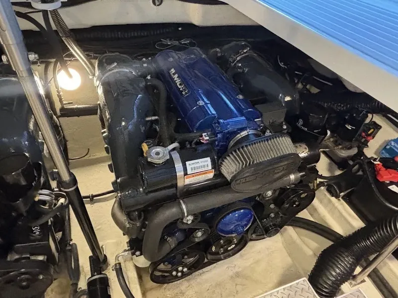 Slide: The Image of Formula 350 CBR FX 2018 - 30