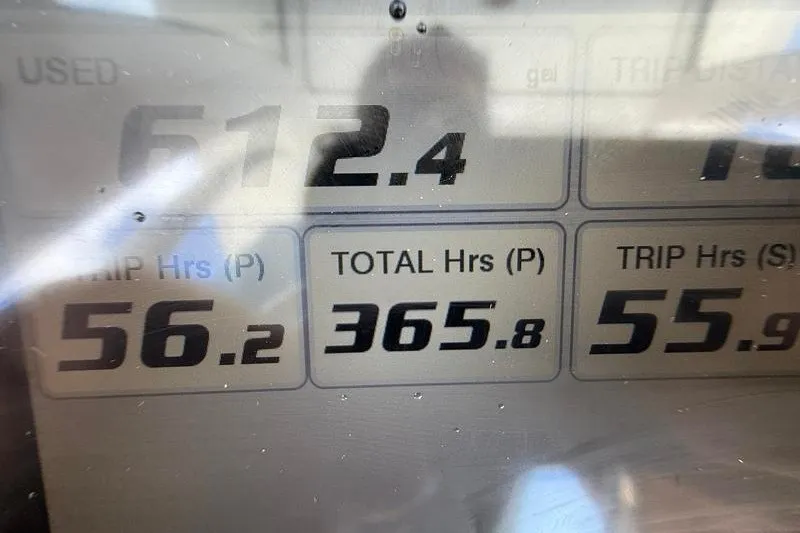 Slide: The Image of Display screen showing engine hours for a 2022 Sea Hunt Gamefish 27FS boat. - 54