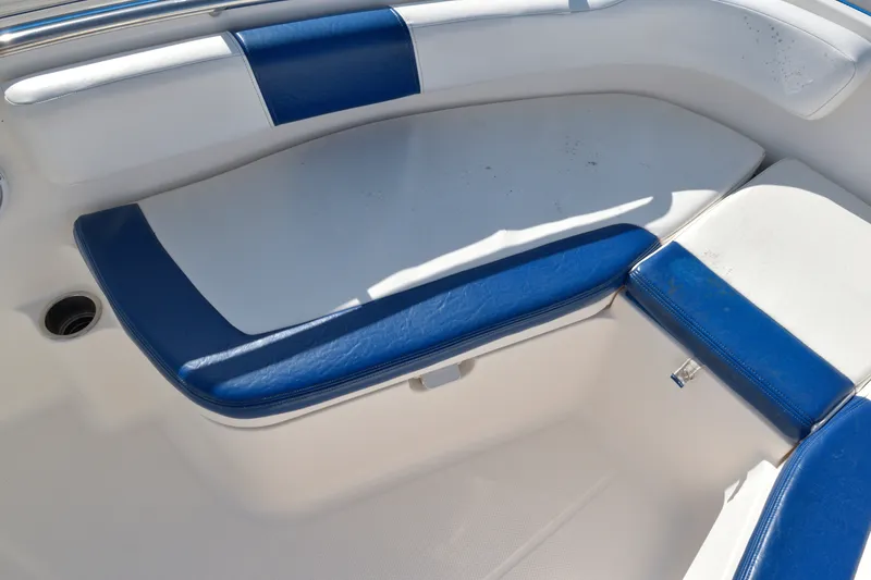 Slide: The Image of 2016 Robalo R200 Center Console boat seating with blue and white cushions. - 28