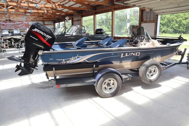 The Image of Lund 1700 Angler SS 2000 - 1