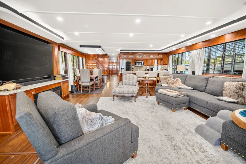 Slide: The Image of Luxurious interior of 1999 Stardust Cruisers houseboat with elegant furnishings and spacious layout. - 10