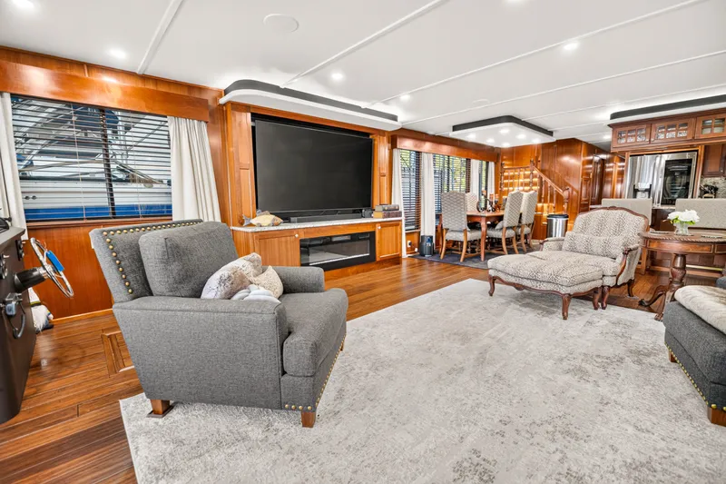 Slide: The Image of Luxurious interior of a 1999 Stardust Cruisers 20 x 123 houseboat with elegant furnishings. - 9
