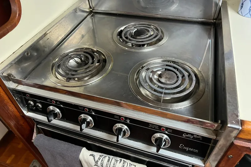 Slide: The Image of Electric stove with four burners on a 1986 Chris-Craft 46 Constellation yacht. - 91