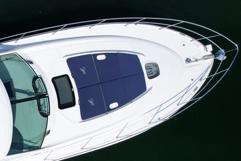 Slide: The Image of Top view of a 2007 Sea Ray 48 Sundancer yacht with sun pads. - 27