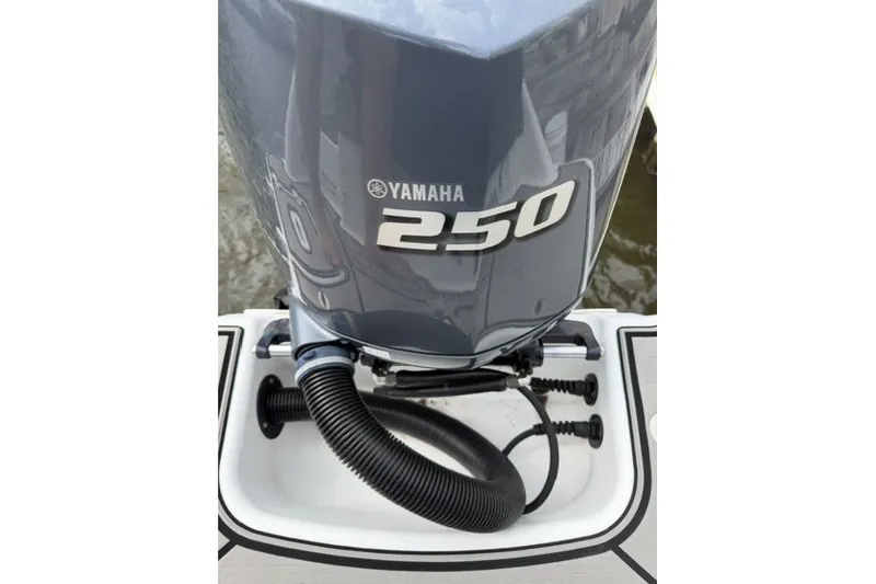 Slide: The Image of Yamaha 250 outboard motor on 2022 Four Winns HD5 OB boat. - 30