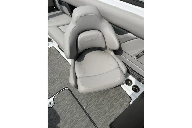 Slide: The Image of 2022 Four Winns HD5 OB boat seat with gray upholstery and cup holders. - 9