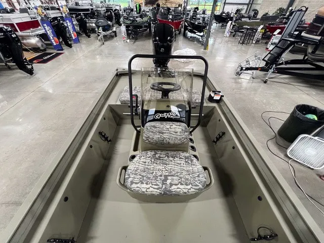 Slide: The Image of Tracker Grizzly 1860 CC 2027 - 15