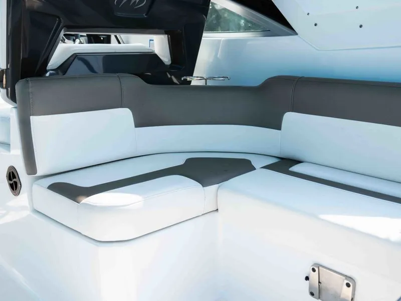 Slide: The Image of Monterey 295 SPORT 2019 - 7