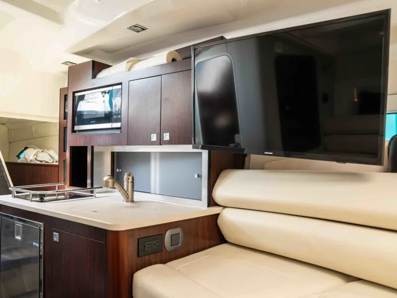 Slide: The Image of Monterey 295 SPORT 2019 - 20