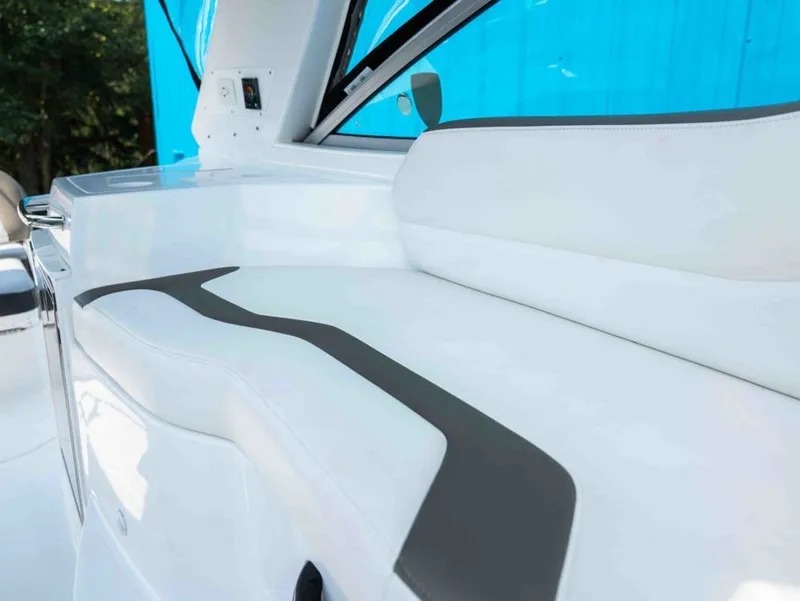 Slide: The Image of Monterey 295 SPORT 2019 - 16