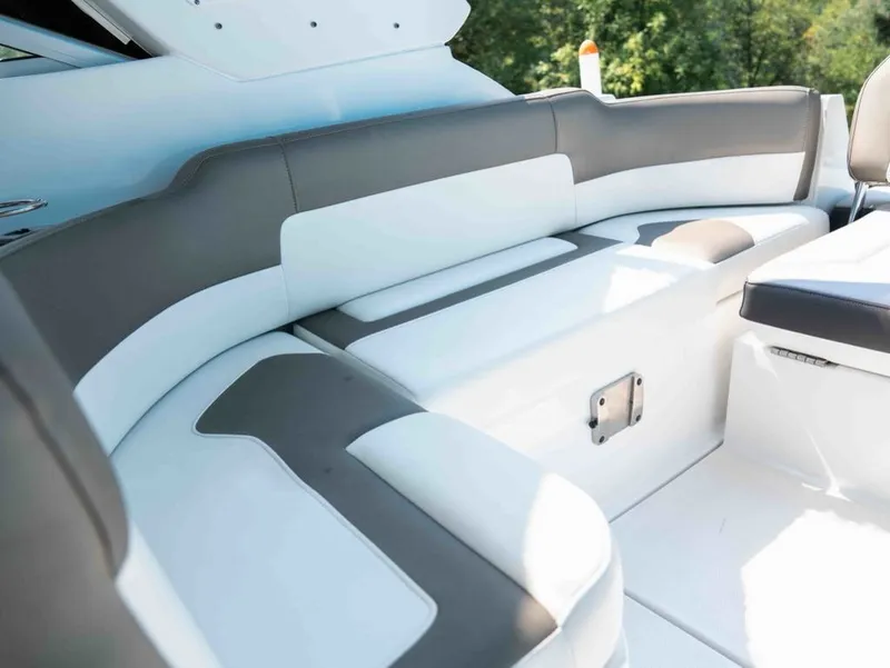 Slide: The Image of Monterey 295 SPORT 2019 - 14