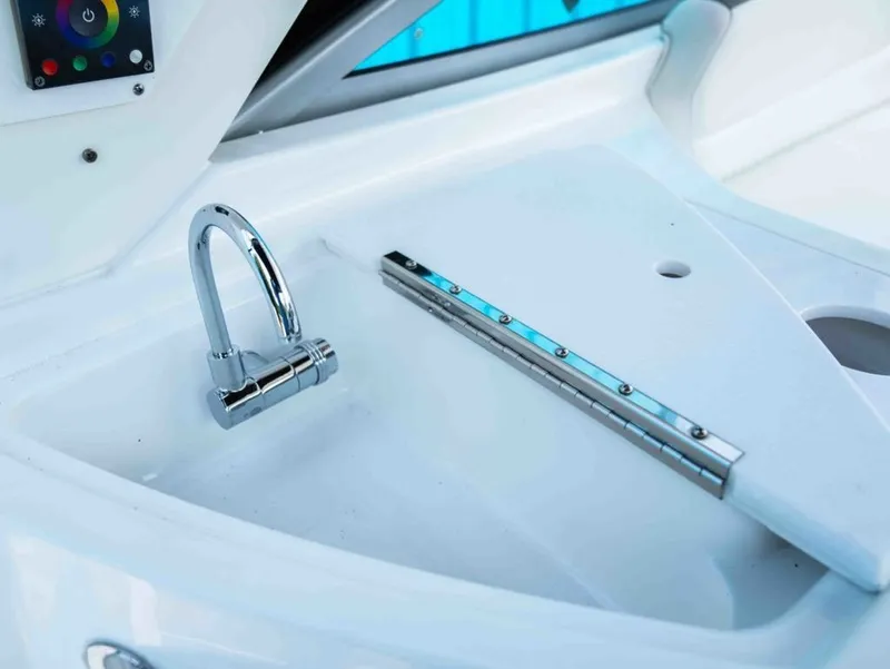 Slide: The Image of Monterey 295 SPORT 2019 - 9