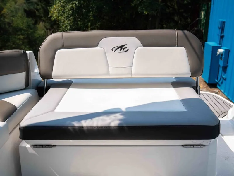Slide: The Image of Monterey 295 SPORT 2019 - 15