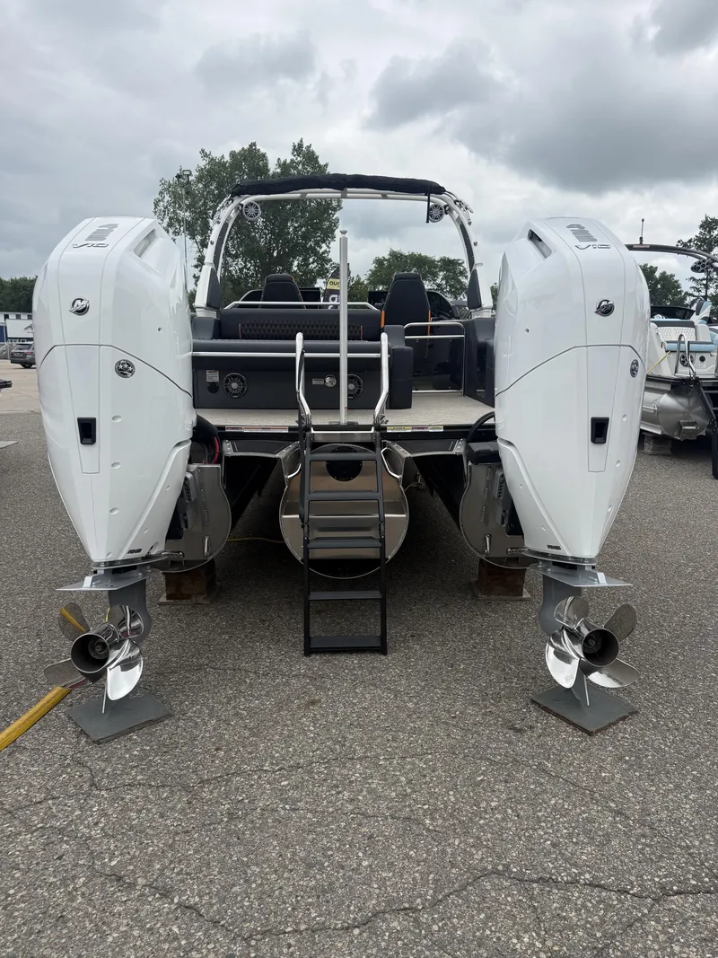 Slide: The Image of Tahoe 27' Grand Tahoe LTD Flex Lounge Windshield Twin 425HP Mercury V10's & Joystick Controls! 2027 - 5