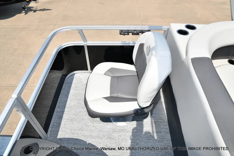 Slide: The Image of Sun Tracker Bass Buggy 18 DLX 2027 - 41