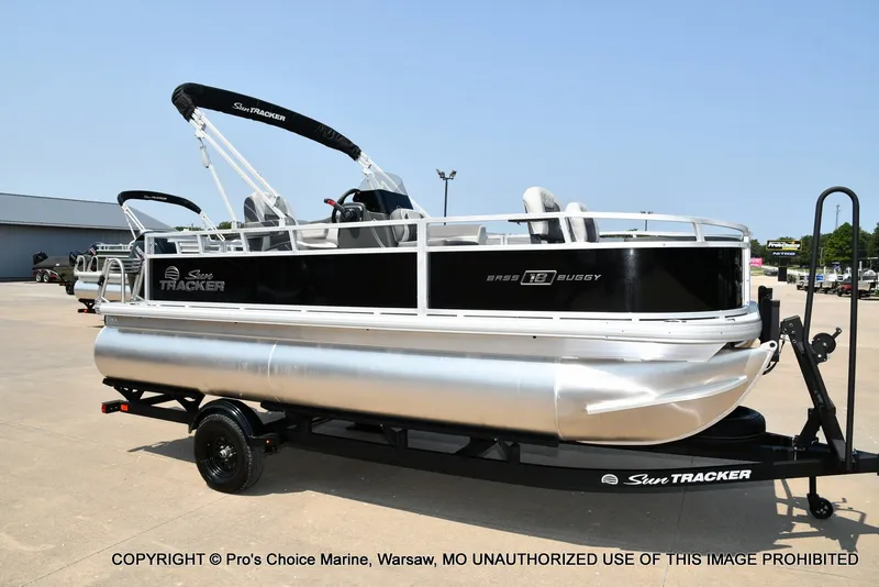 Slide: The Image of Sun Tracker Bass Buggy 18 DLX 2027 - 72