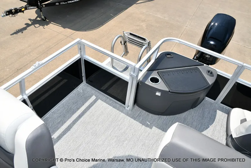 Slide: The Image of Sun Tracker Bass Buggy 18 DLX 2027 - 38