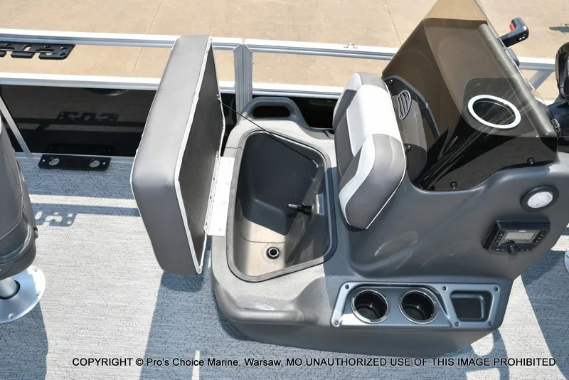 Slide: The Image of Sun Tracker Bass Buggy 18 DLX 2027 - 33