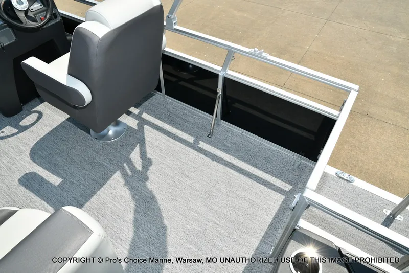 Slide: The Image of Sun Tracker Bass Buggy 18 DLX 2027 - 47