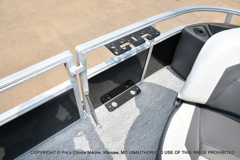 Slide: The Image of Sun Tracker Bass Buggy 18 DLX 2027 - 61