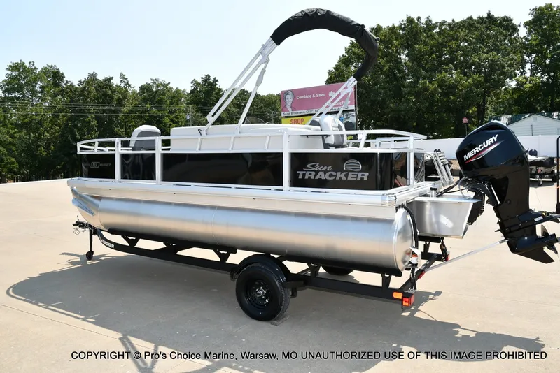 Slide: The Image of Sun Tracker Bass Buggy 18 DLX 2027 - 67