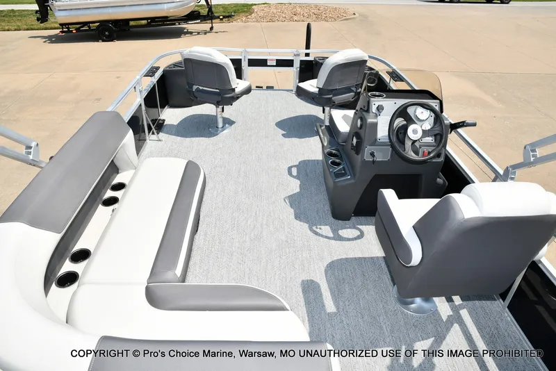 Slide: The Image of Sun Tracker Bass Buggy 18 DLX 2027 - 48