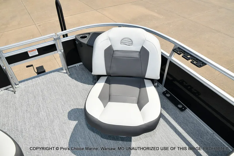 Slide: The Image of Sun Tracker Bass Buggy 18 DLX 2027 - 62