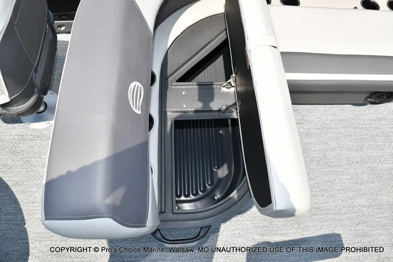 Slide: The Image of Sun Tracker Bass Buggy 18 DLX 2027 - 52