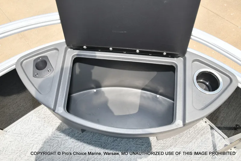 Slide: The Image of Sun Tracker Bass Buggy 18 DLX 2027 - 30
