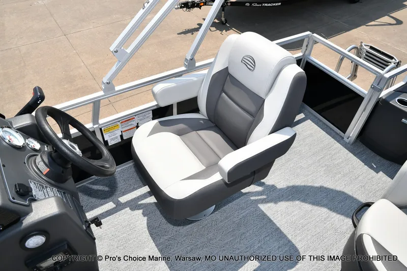Slide: The Image of Sun Tracker Bass Buggy 18 DLX 2027 - 36