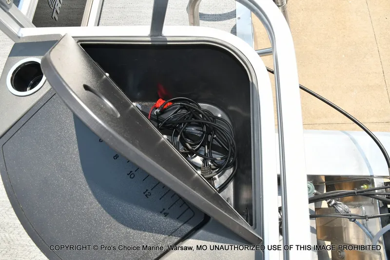 Slide: The Image of Sun Tracker Bass Buggy 18 DLX 2027 - 44