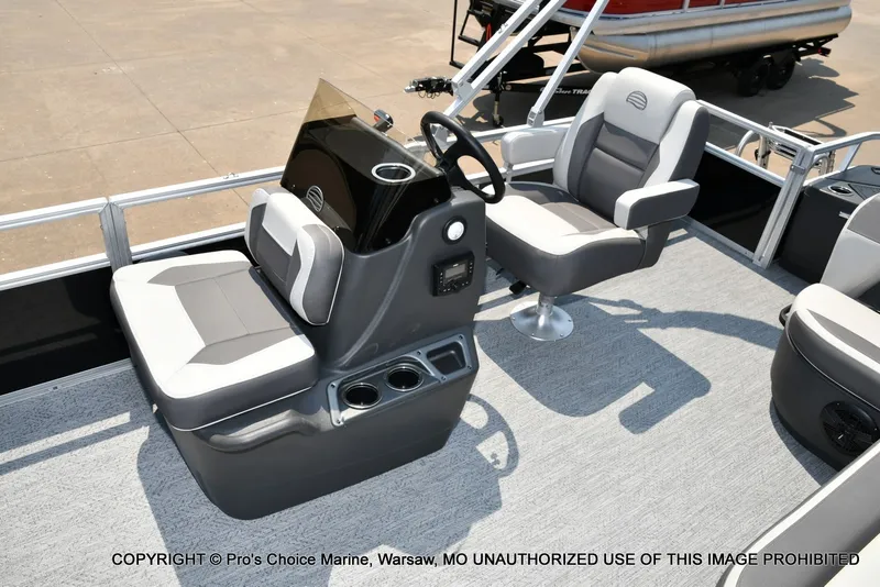 Slide: The Image of Sun Tracker Bass Buggy 18 DLX 2027 - 31