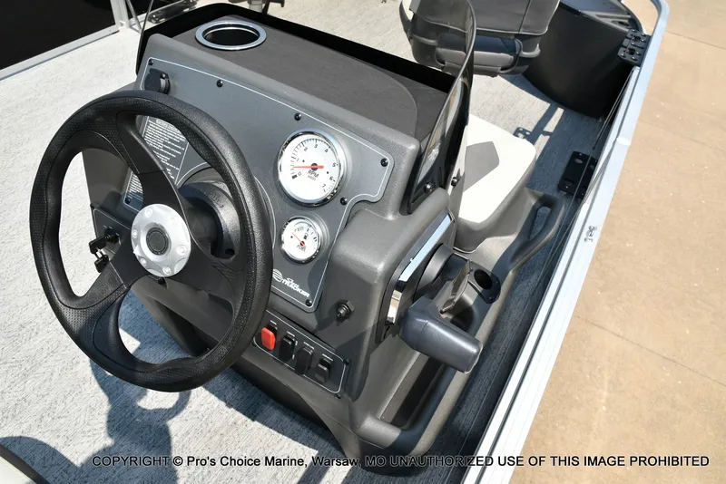 Slide: The Image of Sun Tracker Bass Buggy 18 DLX 2027 - 50