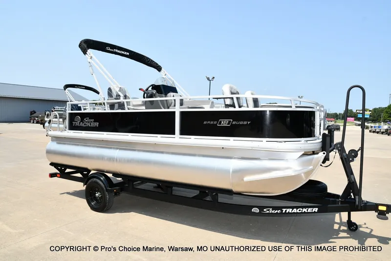 Slide: The Image of Sun Tracker Bass Buggy 18 DLX 2027 - 69