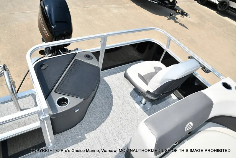 Slide: The Image of Sun Tracker Bass Buggy 18 DLX 2027 - 40