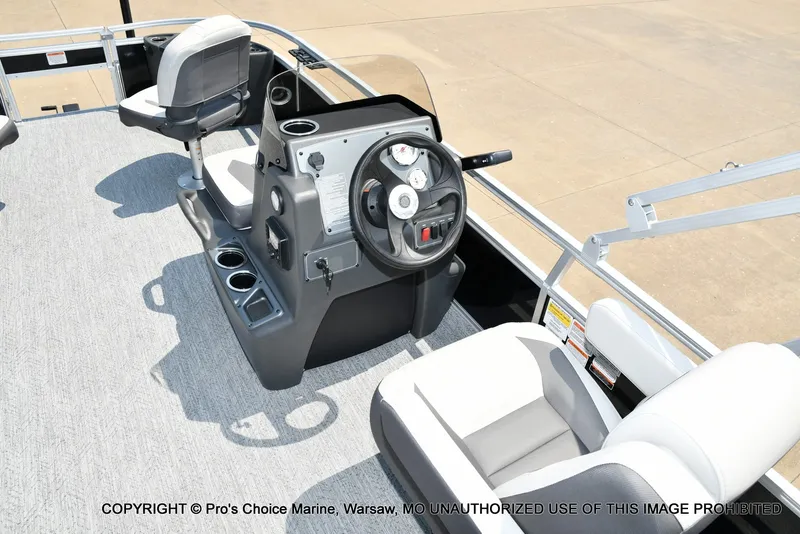 Slide: The Image of Sun Tracker Bass Buggy 18 DLX 2027 - 14
