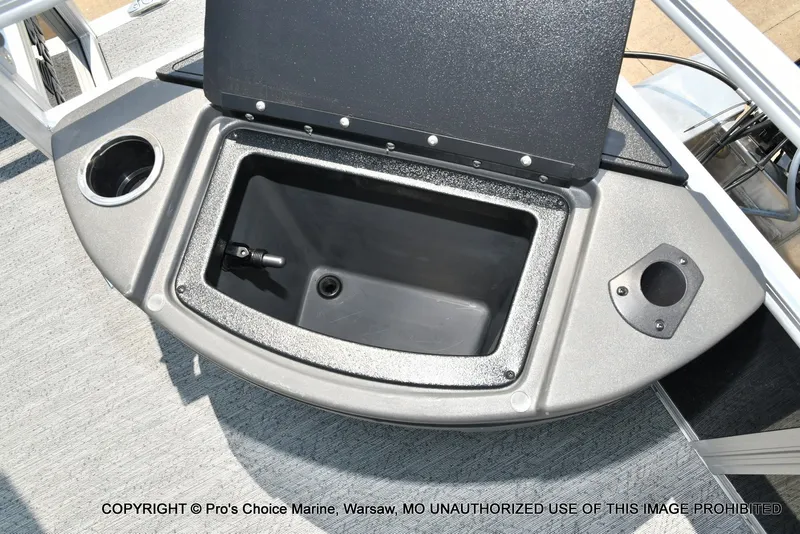 Slide: The Image of Sun Tracker Bass Buggy 18 DLX 2027 - 46