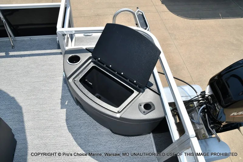 Slide: The Image of Sun Tracker Bass Buggy 18 DLX 2027 - 45