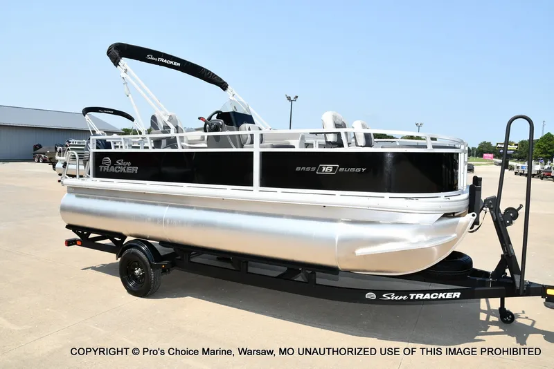 Slide: The Image of Sun Tracker Bass Buggy 18 DLX 2027 - 71