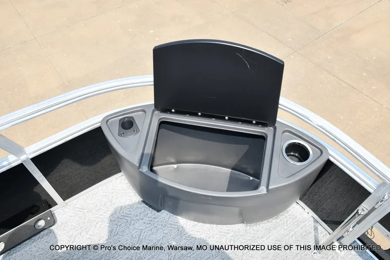Slide: The Image of Sun Tracker Bass Buggy 18 DLX 2027 - 29