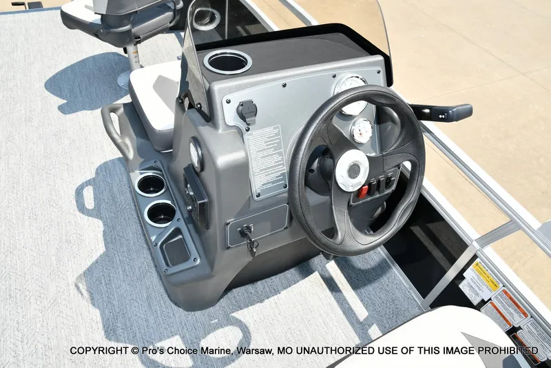 Slide: The Image of Sun Tracker Bass Buggy 18 DLX 2027 - 49