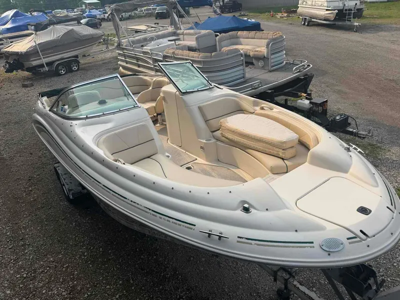 The Image of Sea Ray Sundeck 1999 - 1