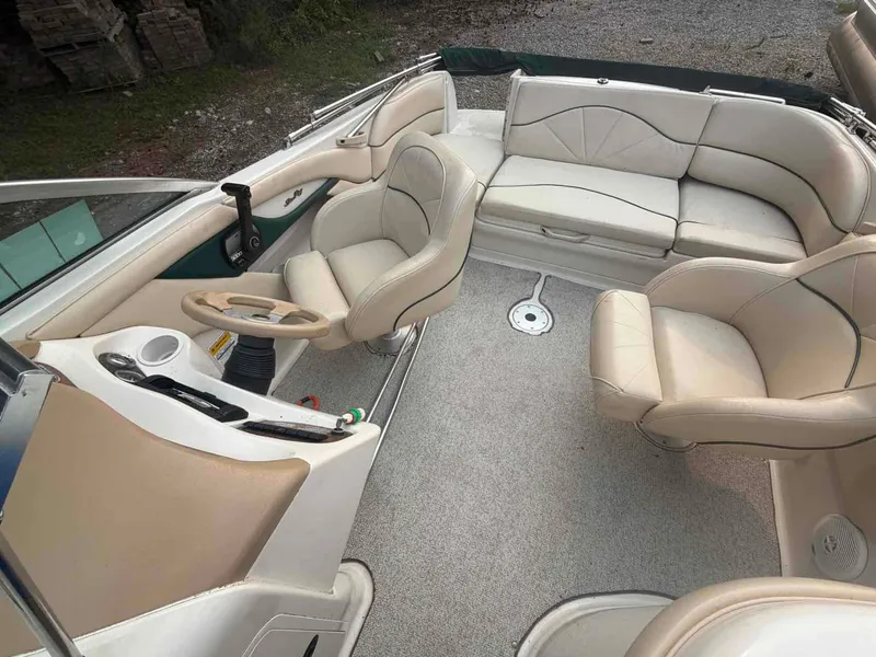 Slide: The Image of Sea Ray Sundeck 1999 - 17