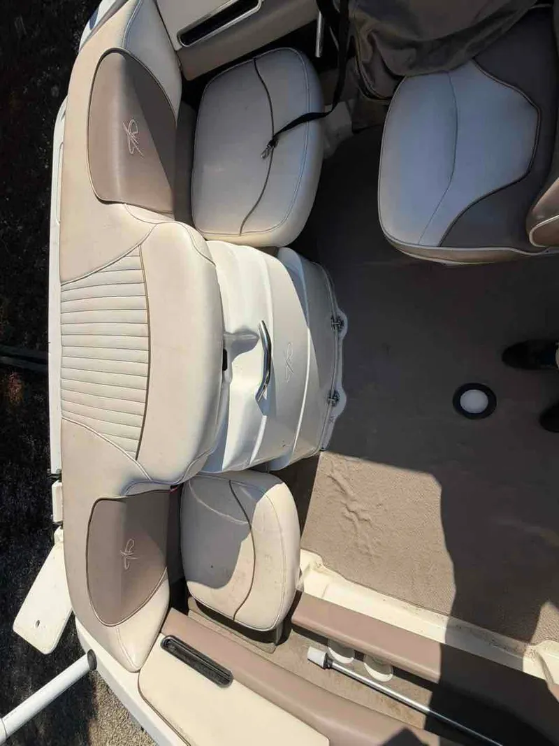 Slide: The Image of Monterey 20FT BOWRIDER 2000 - 13