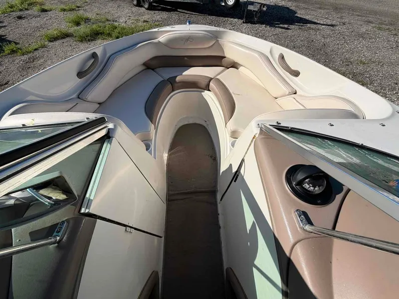 Slide: The Image of Monterey 20FT BOWRIDER 2000 - 14