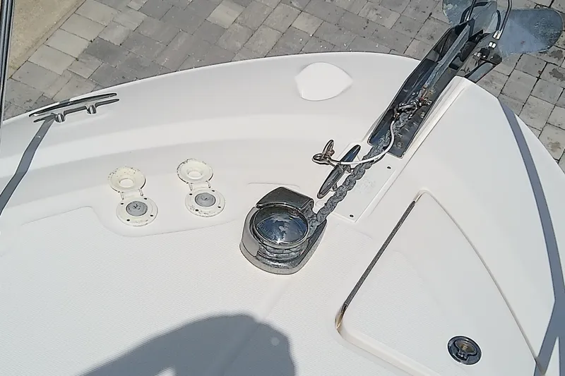 Slide: The Image of Bow of 2012 Sea Ray Sundancer 280 with anchor and deck fittings. - 31