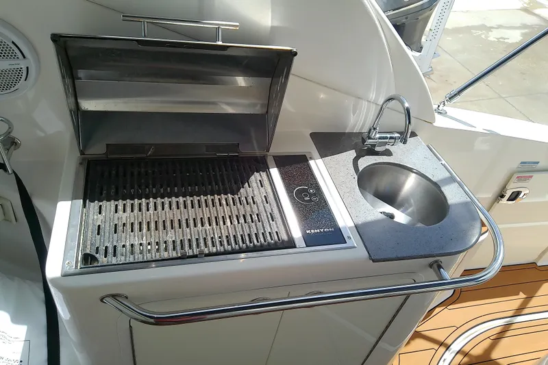 Slide: The Image of Outdoor kitchen on 2012 Sea Ray Sundancer 280 with grill and sink. - 19